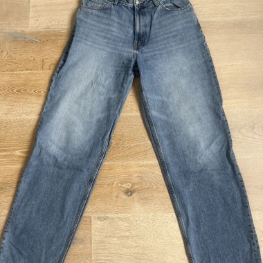 Wide leg, oversized jeans