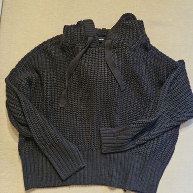 Pull tricot foncé