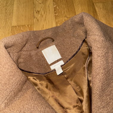 H & M mantel
