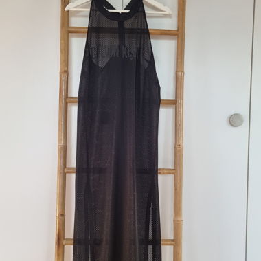 Schwarzes ärmelloses Maxikleid aus Mesh