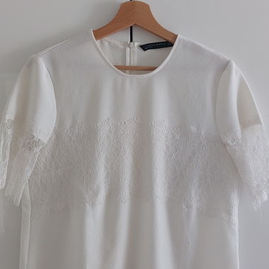Elegantes Oberteil mit Spitzendetails