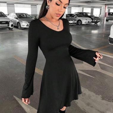 Robe noire manches longues courte