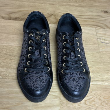 Baskets Guess noires avec motif logo all-over