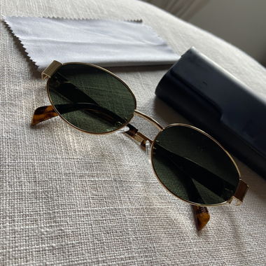 Lunettes de soleil ovales dorées