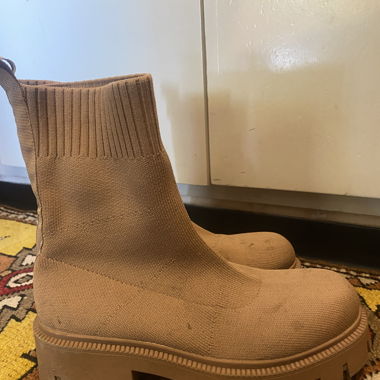 Braune Stoffschuhe