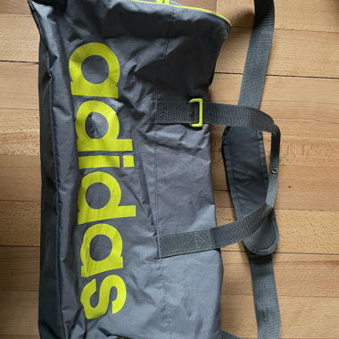 Graue adidas Sporttasche
