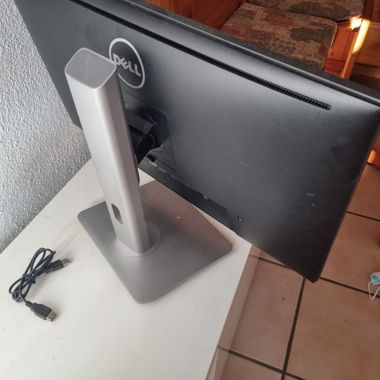 Monitor Dell con hub ThinkPad