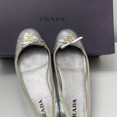 Ballerines Prada argentées authentiques