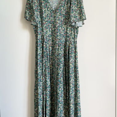 Robe longue verte à fleurs
