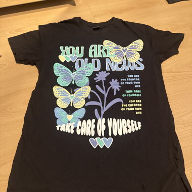 T-shirt à motif papillon graphique