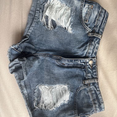 Zerrissene Jeansshorts