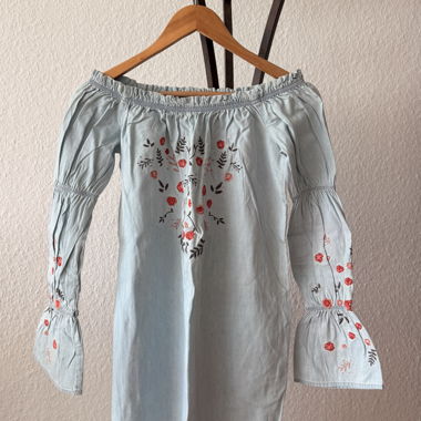Robe décolletée épaules nues de Only 