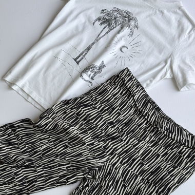 Bundle T-shirt grafica / Pantaloni a gamba larga con motivo