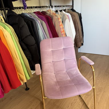Velvet Accent Chair – Soft Lilac with Gold Legs