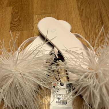CLAQUETTES PLUMES