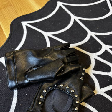 black leather gloves 