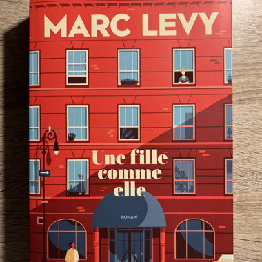 Libro « Une fille comme elle » - Marc Levy