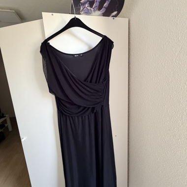 Robe noire en mesh