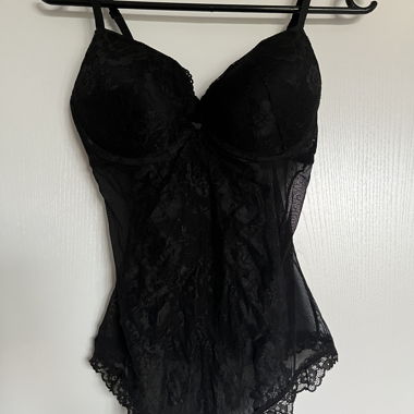 Schwarzer Spitzen Body von H&M (B75)