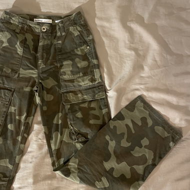 Pantalone cargo militare Bershka