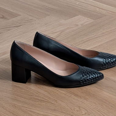 Leather heel pumps 37 ( fits better on 36,5)