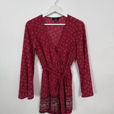 Abito a portafoglio floreale rosso New Look