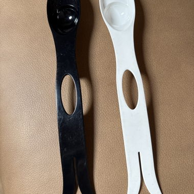 Black/white salad cutlery set