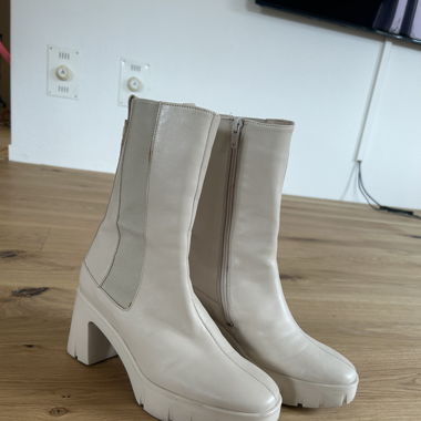 Creame boots