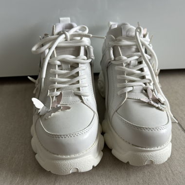 Sneakers chunky bianche con farfalle