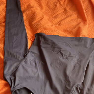 Asymmetrical long-sleeve top (crop)