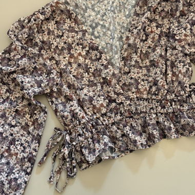 Blumenbluse mit Bindeband (Bauchfrei)