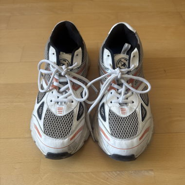 Axel arigato marithon trainers 