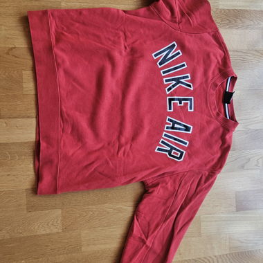 Roter Nike Air Sweater