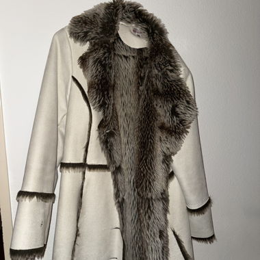 Manteau en fausse fourrure
