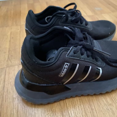 Adidas Kinderschuhe Grösse 29