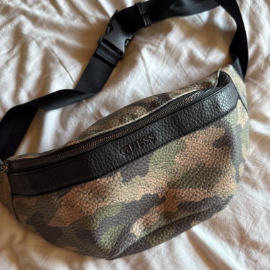 Marsupio GUESS mimetico