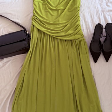 Gruenes Damenkleid
