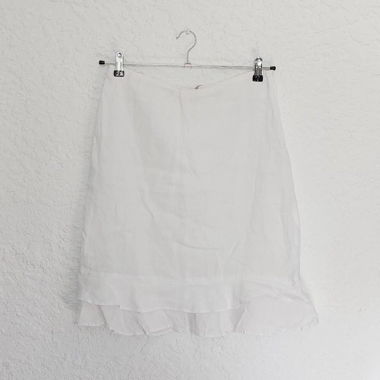 white linen skirt