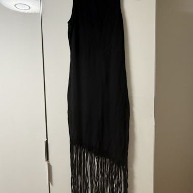 Schwarzes Fransenkleid