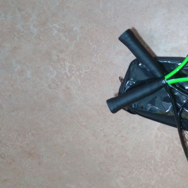 2 Badmintonschläger mit 3 Federbälle und die Hülle