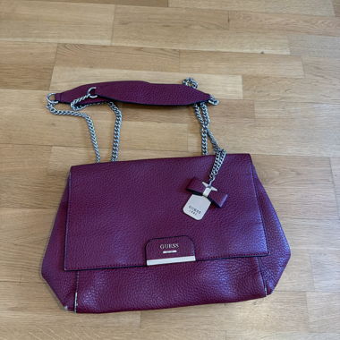 Borsa a tracolla GUESS bordeaux