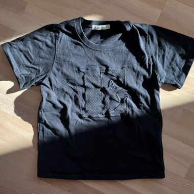 T-shirt grafica nera