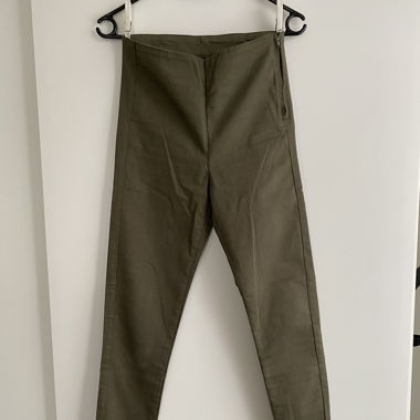 Olivgrüne Hosen