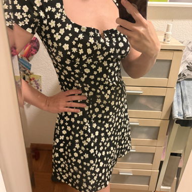 Blumenkleid Stradivarius