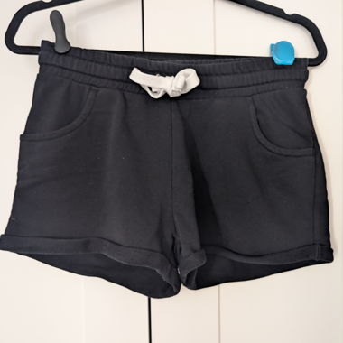 Schwarze Sweatshorts