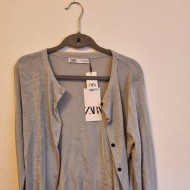 Silbern-glitzerne Strickjacke