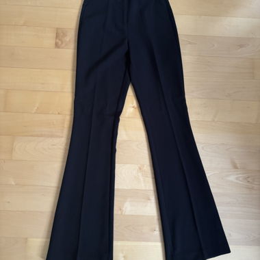 Schwarze Flare-Hose