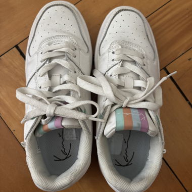 Weiße Karl Kani Sneaker
