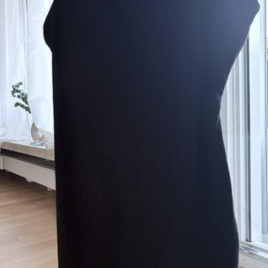 Robe noire à bretelles spaghetti