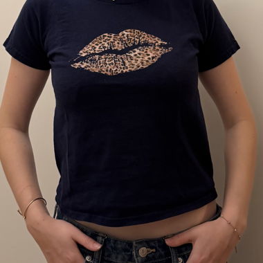 T-shirt Gildan con labbra leopardate
